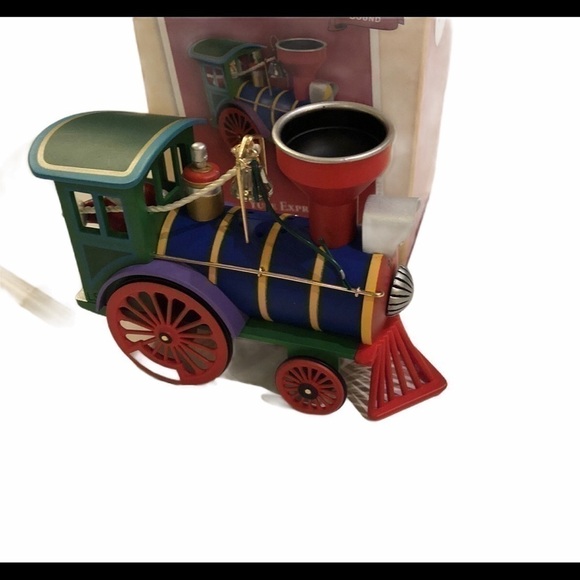 2004 Hallmark Yule Express Christmas Ornament - Picture 3 of 4